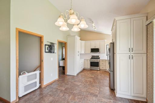 1573 Mark Court, Shakopee, MN 55379