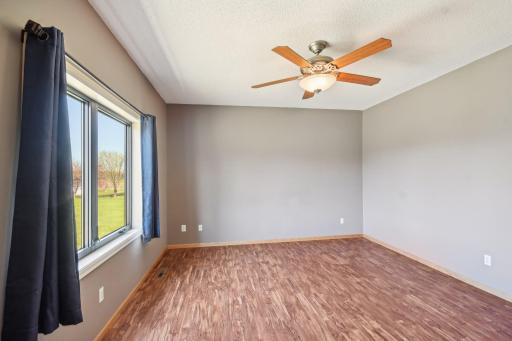 1573 Mark Court, Shakopee, MN 55379