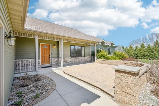 1573 Mark Court, Shakopee, MN 55379