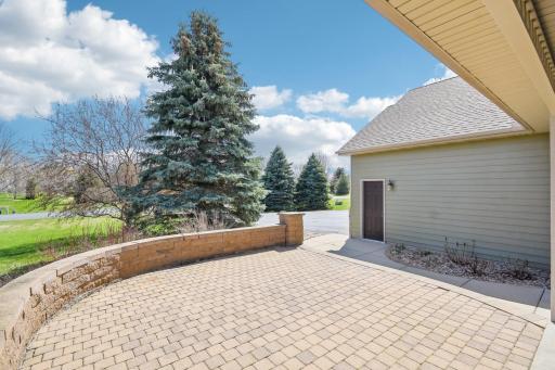 1573 Mark Court, Shakopee, MN 55379