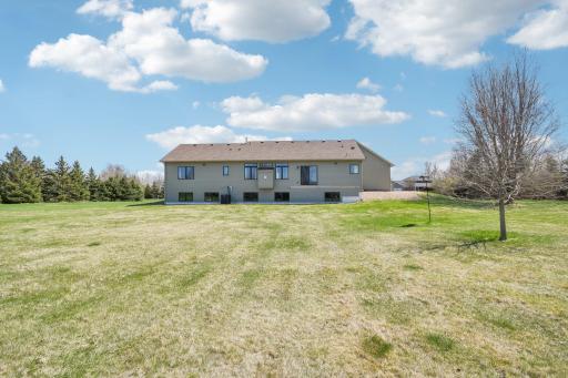 1573 Mark Court, Shakopee, MN 55379