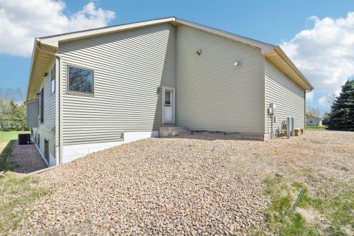1573 Mark Court, Shakopee, MN 55379