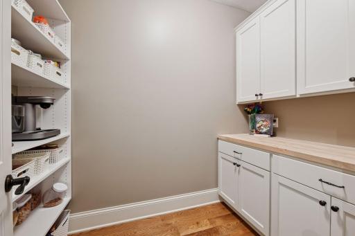 6671 Amberwood Lane, Chanhassen, MN 55317
