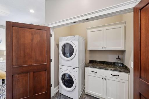 6671 Amberwood Lane, Chanhassen, MN 55317