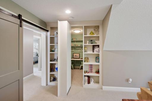 6671 Amberwood Lane, Chanhassen, MN 55317