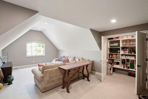 6671 Amberwood Lane, Chanhassen, MN 55317