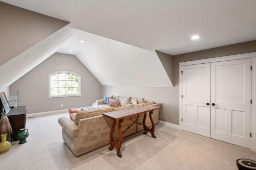 6671 Amberwood Lane, Chanhassen, MN 55317
