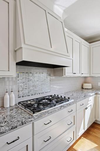 6671 Amberwood Lane, Chanhassen, MN 55317