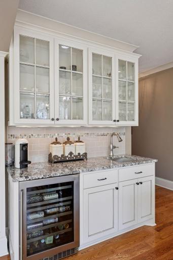 6671 Amberwood Lane, Chanhassen, MN 55317