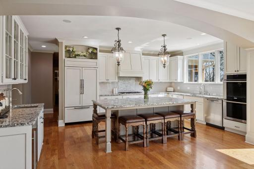 6671 Amberwood Lane, Chanhassen, MN 55317