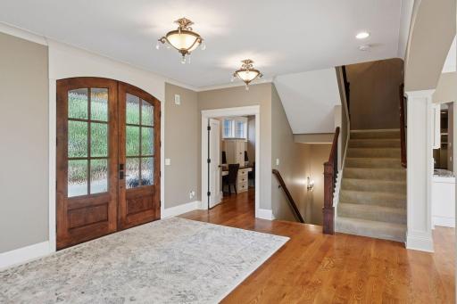 6671 Amberwood Lane, Chanhassen, MN 55317
