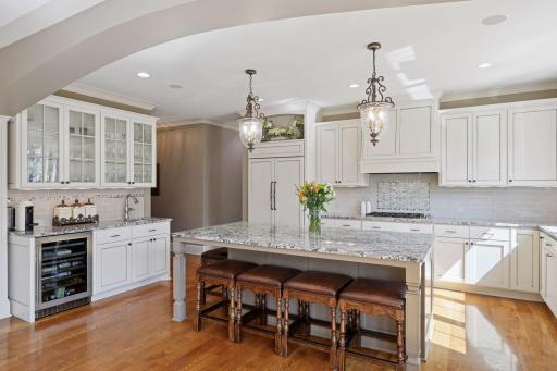 6671 Amberwood Lane, Chanhassen, MN 55317