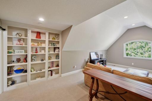 6671 Amberwood Lane, Chanhassen, MN 55317