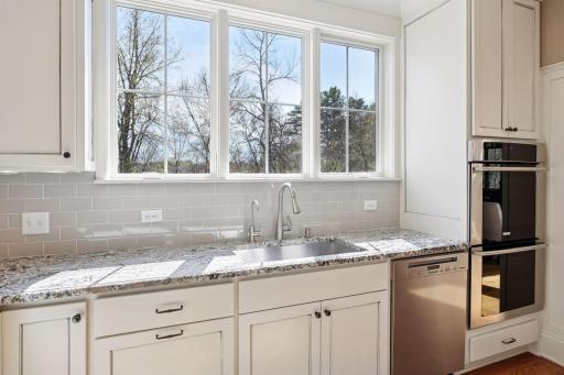 6671 Amberwood Lane, Chanhassen, MN 55317