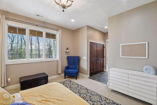 6671 Amberwood Lane, Chanhassen, MN 55317
