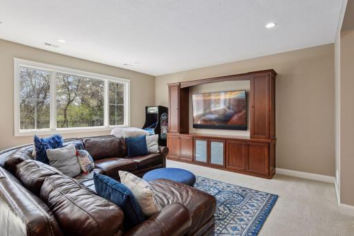 6671 Amberwood Lane, Chanhassen, MN 55317