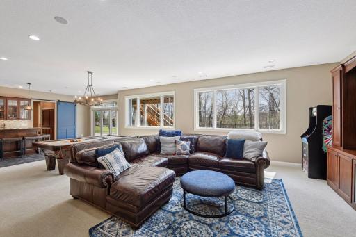 6671 Amberwood Lane, Chanhassen, MN 55317