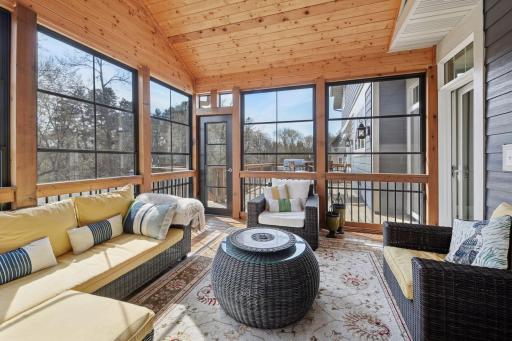 6671 Amberwood Lane, Chanhassen, MN 55317