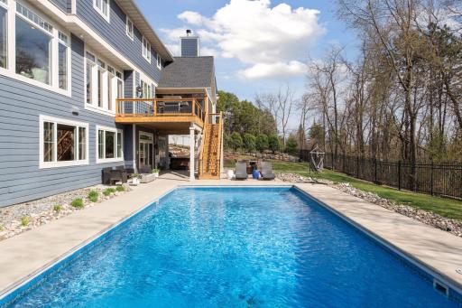 Gradual descent of the 8ft deep pool. Deep water sitting ledge on the left corner.
