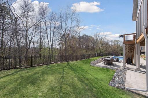 6671 Amberwood Lane, Chanhassen, MN 55317