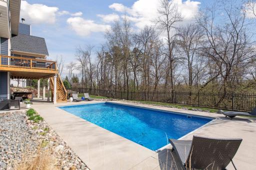 6671 Amberwood Lane, Chanhassen, MN 55317