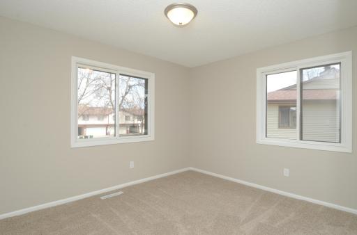 8539 Maplebrook Parkway N, Minneapolis, MN 55445