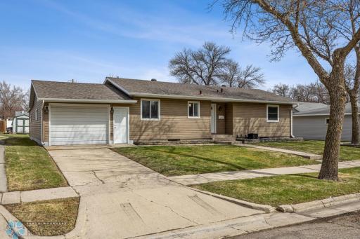 120 9th Avenue E, West Fargo, ND 58078