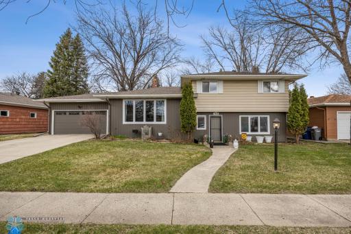 1422 10th Avenue S, Moorhead, MN 56560