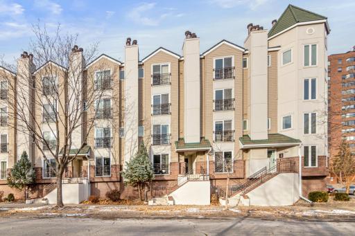 910 Lincoln Avenue, B4, Minneapolis, MN 55403