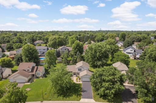 8298 Ashford Road E, Woodbury, MN 55125