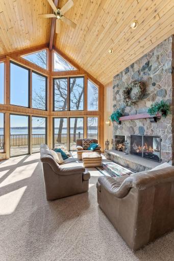20-web-or-mls-4445 Enchanted Point-233.jpg