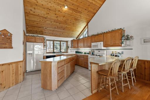 32-web-or-mls-4445 Enchanted Point-279.jpg