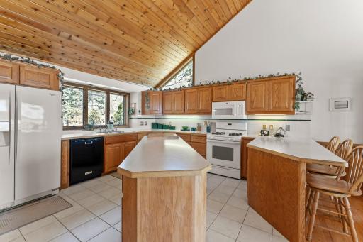 34-web-or-mls-4445 Enchanted Point-287.jpg