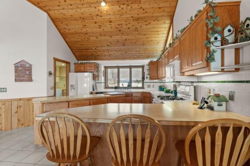 33-web-or-mls-4445 Enchanted Point-283.jpg