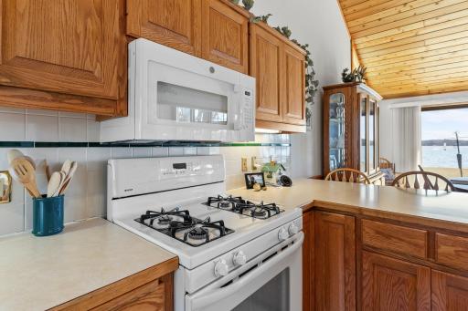 35-web-or-mls-4445 Enchanted Point-291.jpg
