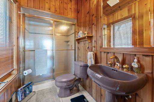 47-web-or-mls-4445 Enchanted Point-208.jpg