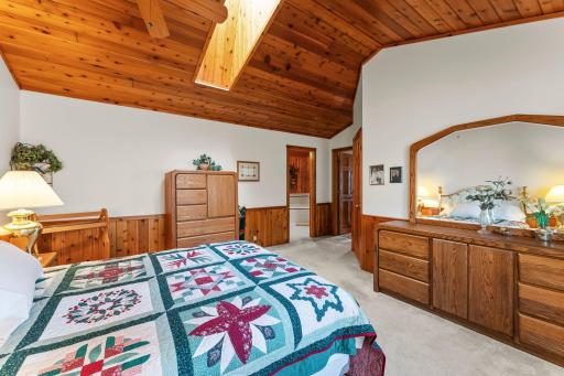 43-web-or-mls-4445 Enchanted Point-196.jpg