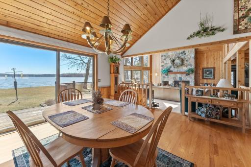 31-web-or-mls-4445 Enchanted Point-275.jpg