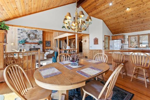 30-web-or-mls-4445 Enchanted Point-271.jpg