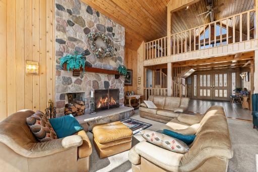 23-web-or-mls-4445 Enchanted Point-243.jpg