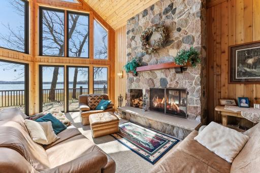 22-web-or-mls-4445 Enchanted Point-241.jpg