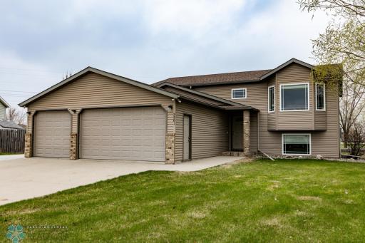 3501 Lincoln Street S, Fargo, ND 58104