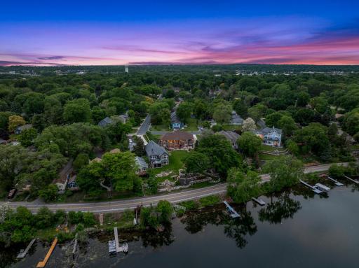 Reach 35W, 694 and Snelling in just 3 minutes by car, and only 6 minutes to 36. Minneapolis and St. Paul are only a 15 minute drive and MSP Airport is reachable in 20 minutes.