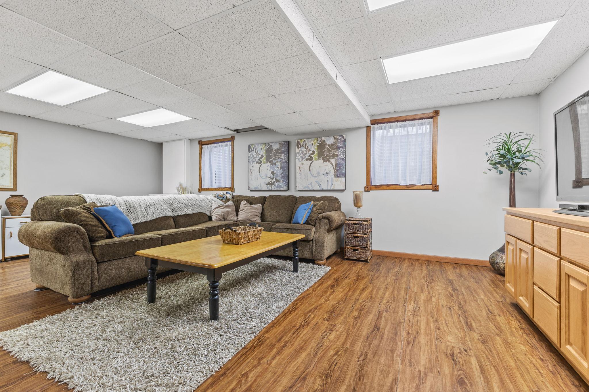 Vivid Spaces_9125 Kingsview Ln N_39.JPG