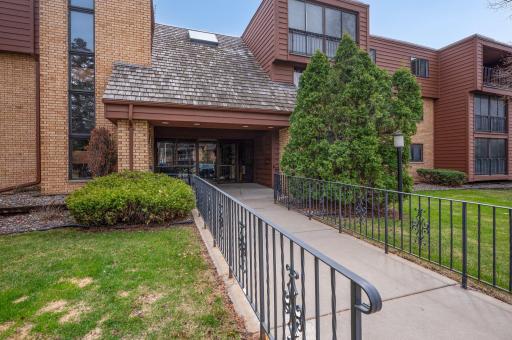WELCOME HOME - LaBelle Condominiums - 1011 41st Avenue NE #307 (Top Floor)
