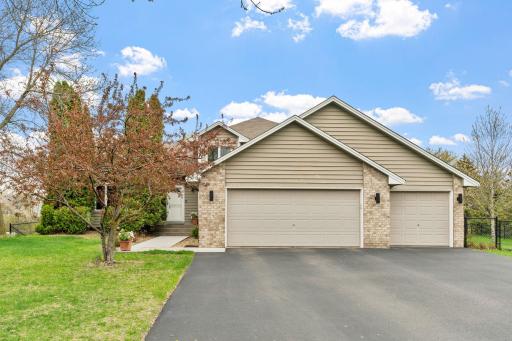 Beautifully maintained home on desirable corner lot in Coon Rapids!