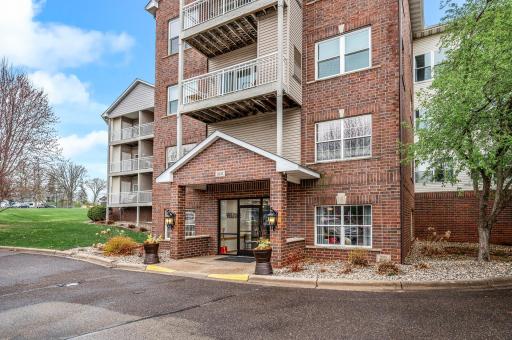 2231 Penn Place, 122, Saint Paul, MN 55109