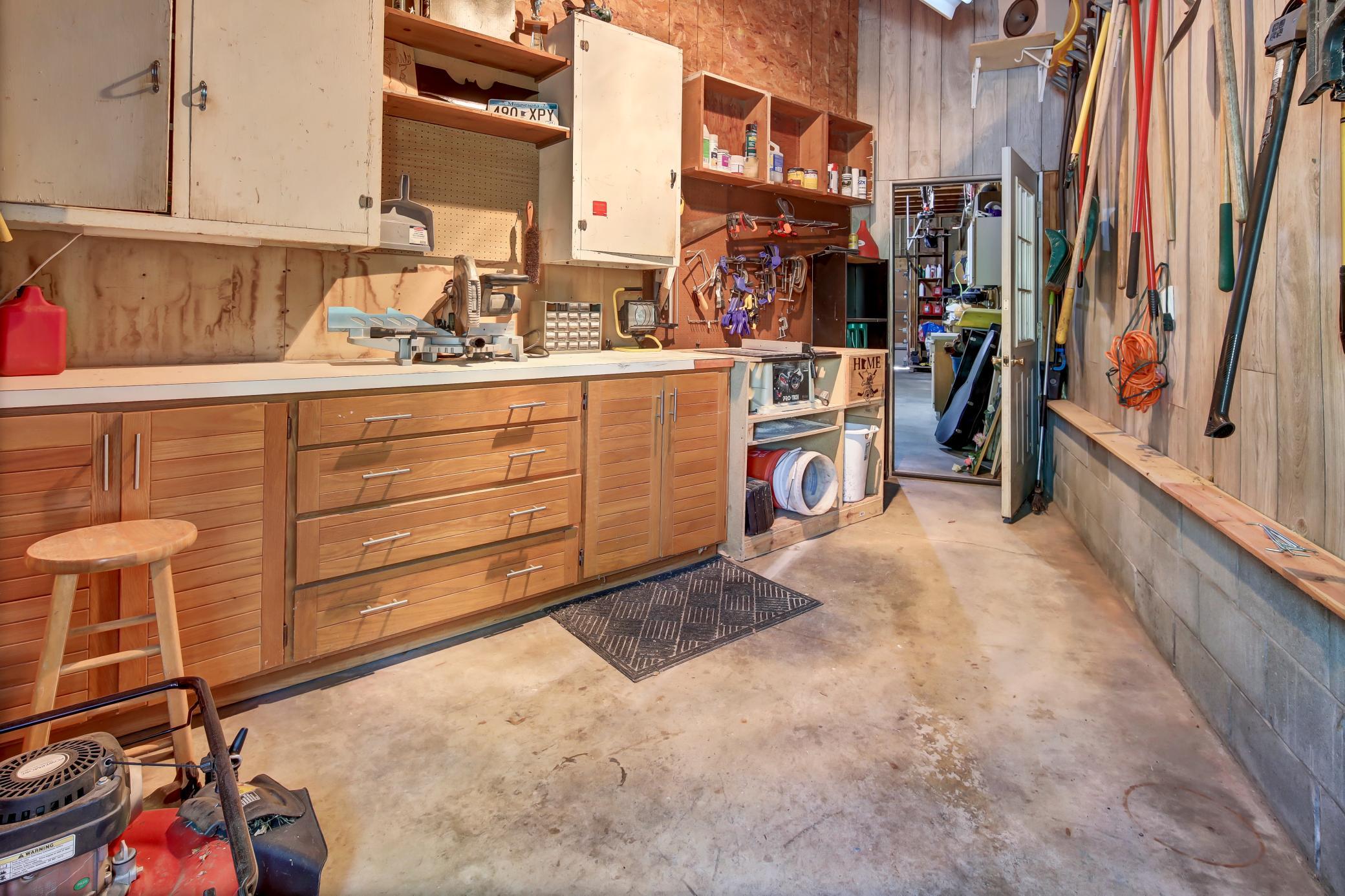Nice workshop off garage!
