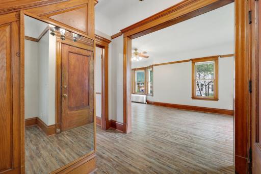 129 W 33rd Street, Minneapolis, MN 55408