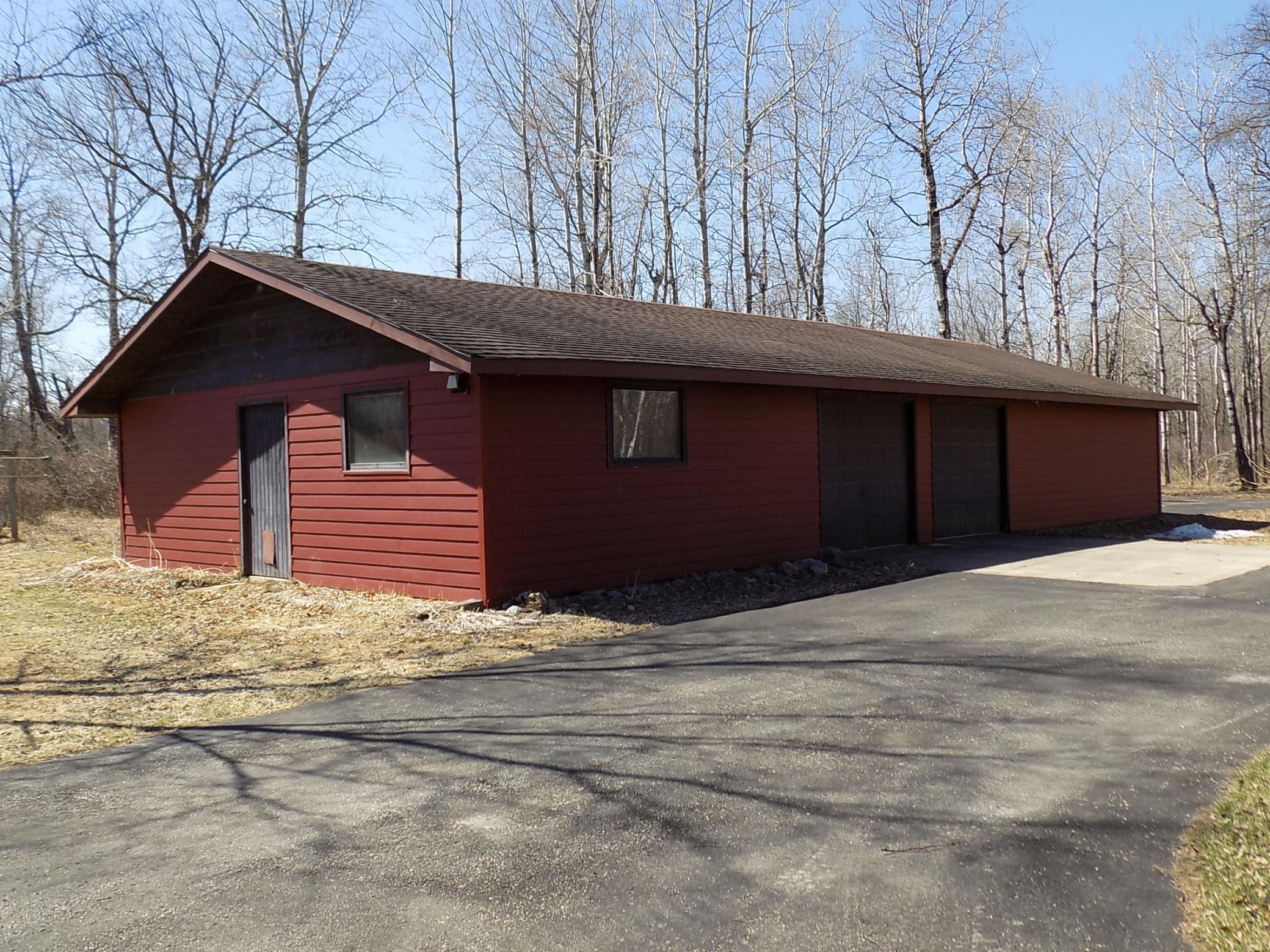 Detached garage.JPG